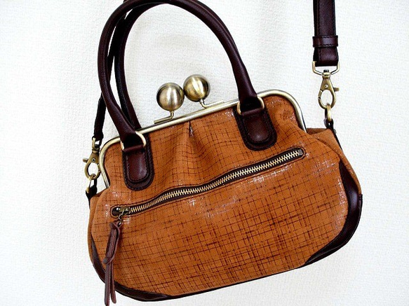 Real leather bag with clasp/Coated leather/mesh pattern 第2張的照片