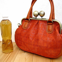 Real leather bag with clasp/Coated leather/mesh pattern 第2張的照片