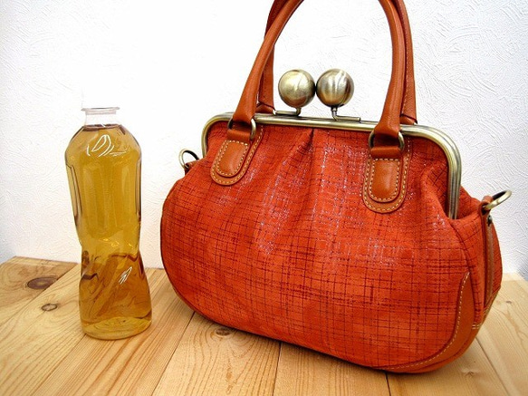 Real leather bag with clasp/Coated leather/mesh pattern 第2張的照片