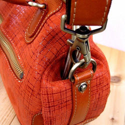Real leather bag with clasp/Coated leather/mesh pattern 第3張的照片