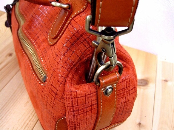 Real leather bag with clasp/Coated leather/mesh pattern 第3張的照片