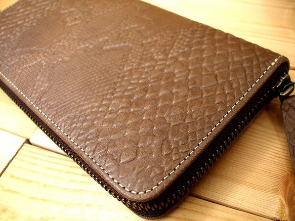 Real leather wallet/Embossing Steer Hide/Python pattern 第2張的照片