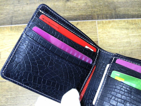 Real leather wallet/Embossing Cow leather/Crocodile pattern 第4張的照片