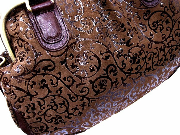 Real leather bag with clasp/Coated leather/karakusa pattern 第7張的照片