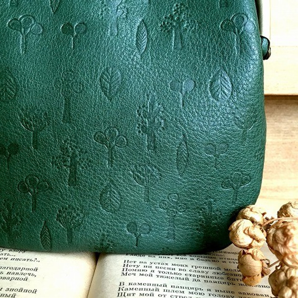 Real Leather Pouch bag with metal frame/Leaf & Tree/Green 第4張的照片