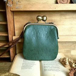 Real Leather Pouch bag with metal frame/Leaf & Tree/Green 第6張的照片