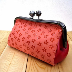 Real leather pouch with metal clasp/Flower pattern 第1張的照片