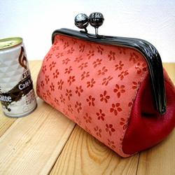 Real leather pouch with metal clasp/Flower pattern 第3張的照片