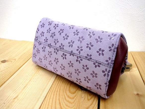 Real leather pouch with metal clasp/Flower pattern 第7張的照片