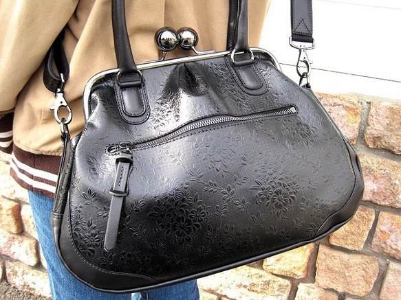 Real leather bag with clasp/Embossed leather/Flower pattern 第1張的照片