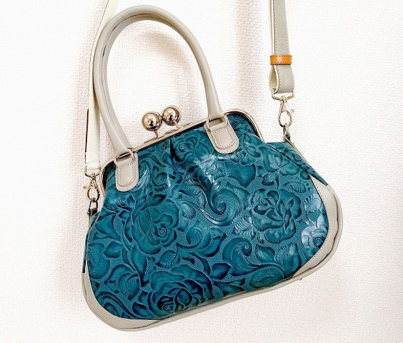 Real leather bag with clasp/Embossed leather/Rose pattern 第1張的照片
