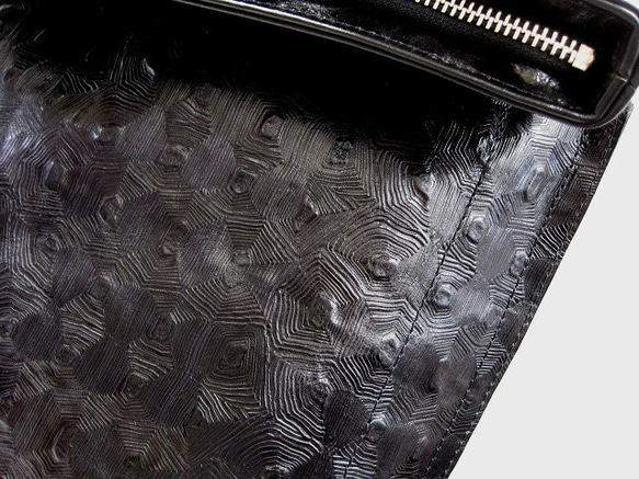 Real leather backpack/Embossing leather/Turtle pattern 第3張的照片