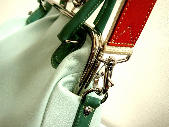 Real leather bag with clasp/Kip leather 第3張的照片