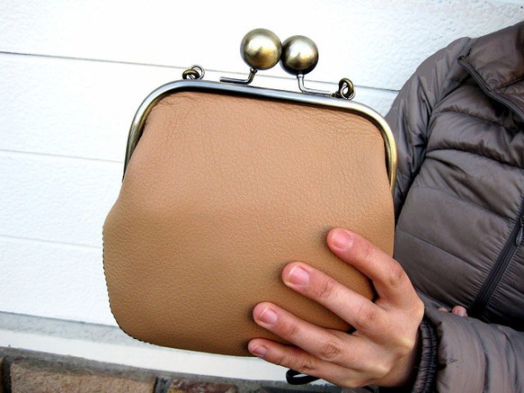 Real Leather pochette with grasp/Beige 第2張的照片