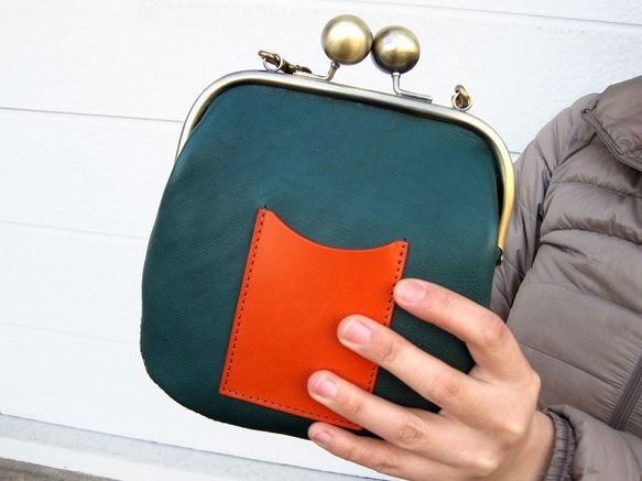 Real Leather pochette with grasp/Green 第1張的照片