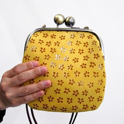 Real Leather Pouch bag with metal frame/Flower/Yellow 第1張的照片