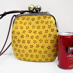 Real Leather Pouch bag with metal frame/Flower/Yellow 第4張的照片