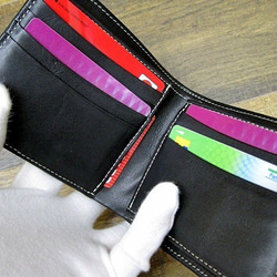本革二つ折財布 ポケットたくさん多機能！ イグアナ柄 チャコールブラックグラデーション 2枚目の画像