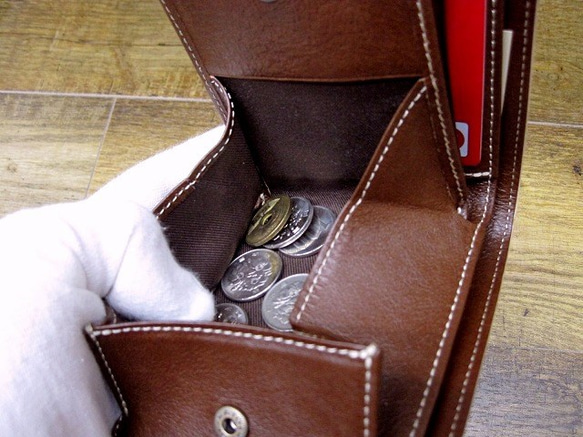 本革二つ折財布 ポケットたくさん多機能！ 薔薇柄型押ブロンズゴールド 6枚目の画像