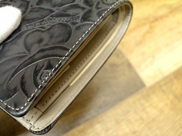 Real leather wallet/Embossed Leather/Rose Pattern Charcoal 第9張的照片