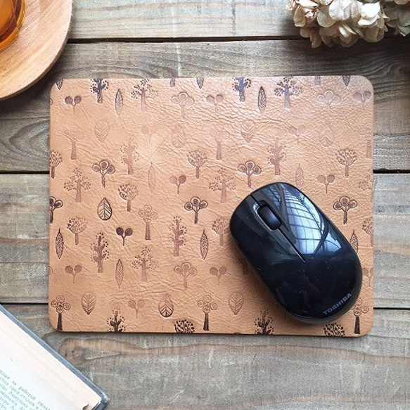 Real leather mouse pad/Nuts and Trees pattern 第1張的照片