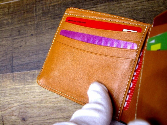 本革二つ折財布 ポケットたくさん多機能！ イグアナ柄 オレンジブラウングラデーション 4枚目の画像
