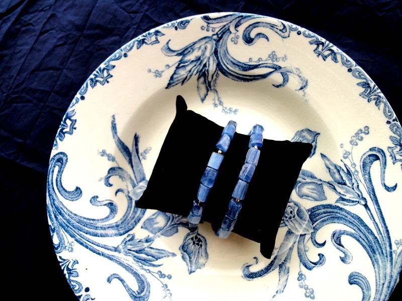 天然石のコードブレスレット■ 14KGF ■ ブルーカイヤナイトのチューブ