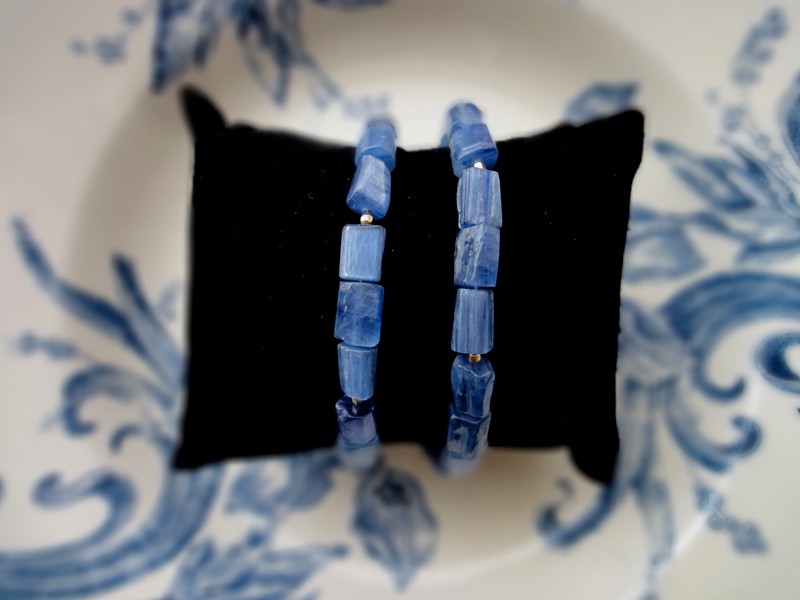 天然石のコードブレスレット■ 14KGF ■ ブルーカイヤナイトのチューブ