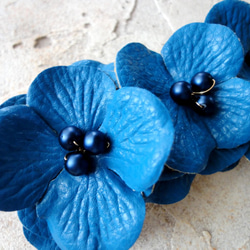 フラワーモチーフのバレッタ ■ フェイクレザー BIG FLOWER ■ブルー 8枚目の画像