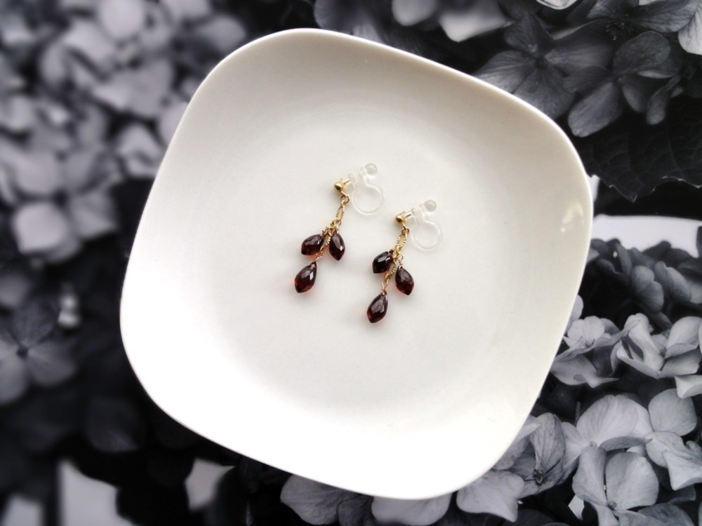 【限定数】天然石の耳飾り■ 特別な誕生石 1月 ■ ガーネット