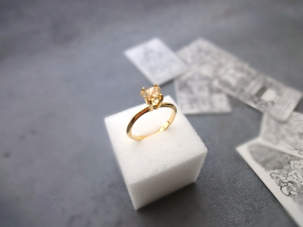 天然石の指輪 ■ トリリアントカット ■ シトリン