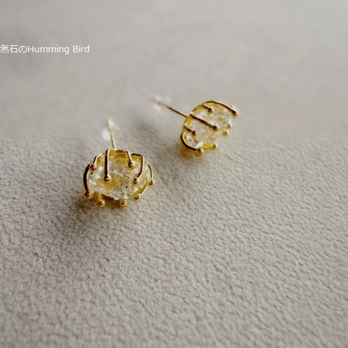 [期間限定価格]18k ハーキマーダイヤモンド　一粒ピアス　イエローゴールド 天然石のピアス□ハーキマーダイヤモンド ピアス（スタッド・一粒