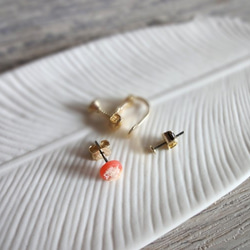 【片耳販売】【左右向きの指定が可能】Ear Accessory 耳飾り■ ヴィンテージ ■　オレンジピンクのカメオ 1枚目の画像