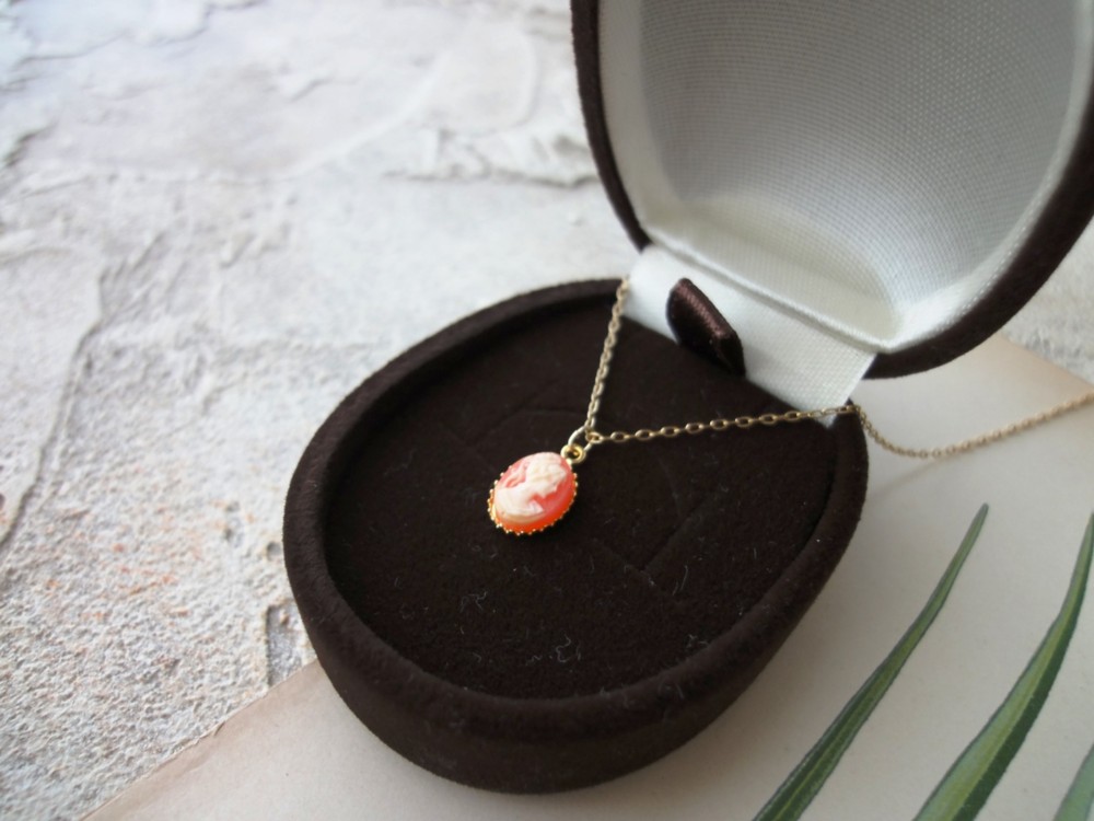 ヴィンテージ　女性の横顔のカメオ ■ ペンダントネックレス