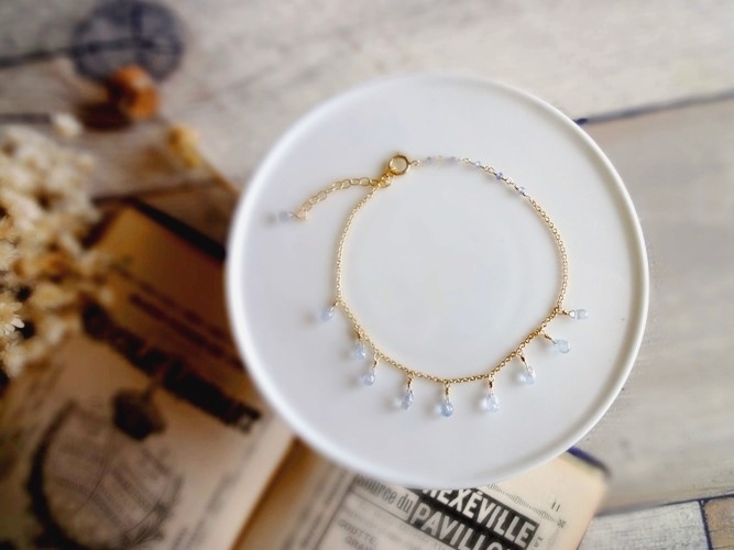 天然石のブレスレット ■ アラビアンナイト ■ セイロンサファイア ペールブルー