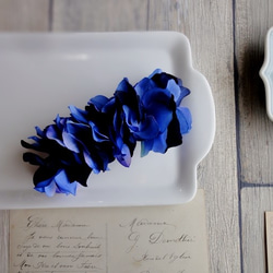 バレッタ ■ 紫陽花の花びら ■ ダークブルー×ブルー(2色混合） 3枚目の画像