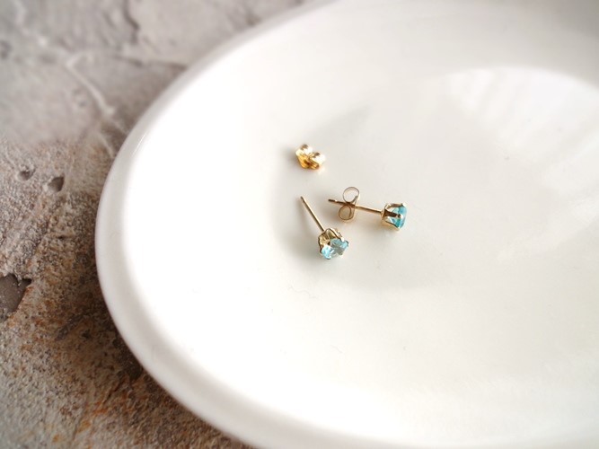 天然石のピアス14KGF ■ 立て爪 ラウンド4 ■ グリーンアパタイト 4ｍｍ