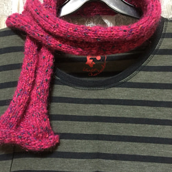 引き揃え糸で編んだピンクのマフラー 1枚目の画像