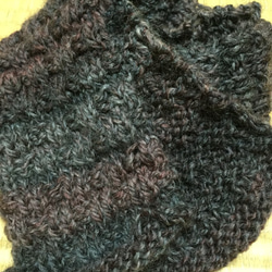 段染め糸で編んだ編み地がお洒落なマフラー 4枚目の画像