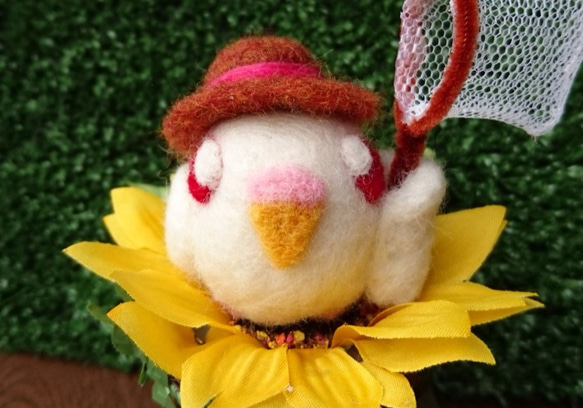 【送料無料】羊毛ﾌｪﾙﾄ  鳥さんの夏休み アルビノセキセイさんver. 2枚目の画像