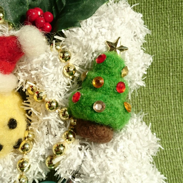 【送料無料】羊毛ﾌｪﾙﾄ イエローセキセイさんのクリスマスリース 3枚目の画像