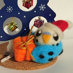 【送料無料】羊毛ﾌｪﾙﾄ ブルーセキセイさんのクリスマスツリー 2枚目の画像