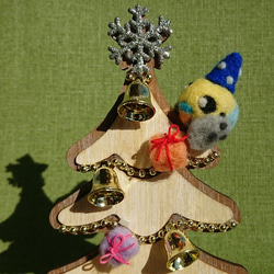 【送料無料】羊毛ﾌｪﾙﾄ セキセイさん達のクリスマスツリー 4枚目の画像