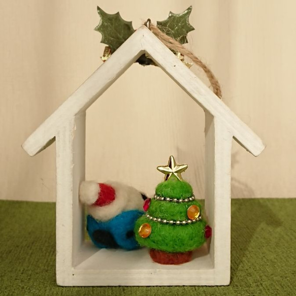【送料無料】羊毛ﾌｪﾙﾄ ブルーセキセイさんのホワイトクリスマスハウス 4枚目の画像