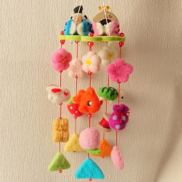 送料無料】羊毛ﾌｪﾙﾄ セキセイインコさんのつるし雛飾り 羊毛フェルト