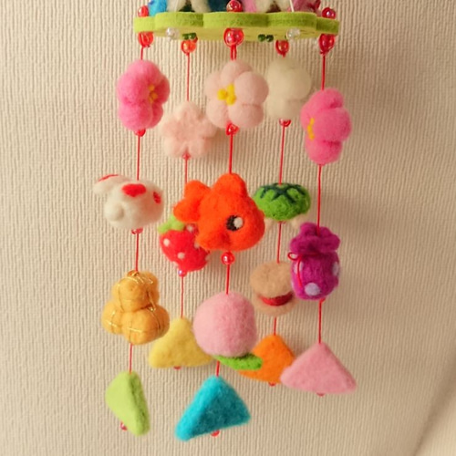 送料無料】羊毛ﾌｪﾙﾄ セキセイインコさんのつるし雛飾り 羊毛フェルト