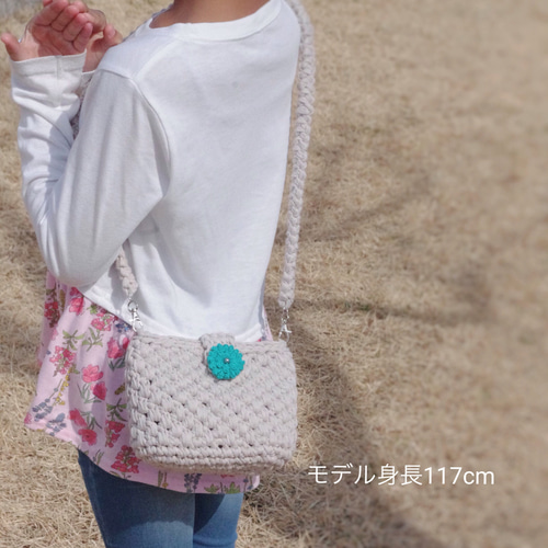 毛糸バック☆子供用☆ キッズ用♡かぎ針編みポシェット♡ショルダーバッグ♡フラワーモチーフ