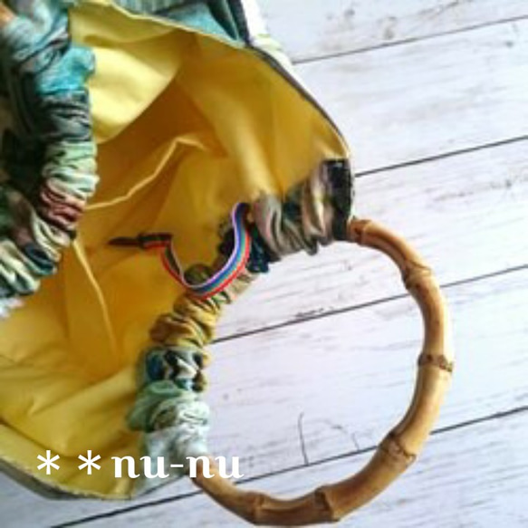 竹のリング持ち手のスペイン産リアルプリントバッグ＊お花・ちょう・鳥 4枚目の画像