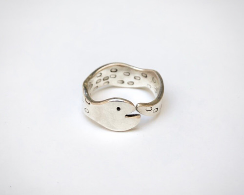 Vivienne Westwood　AVARON　リング　ウロボロス　9号　ヘビ Vivienne Westwood AVARON リング ウロボロス 9号 ヘビ - メルカリ