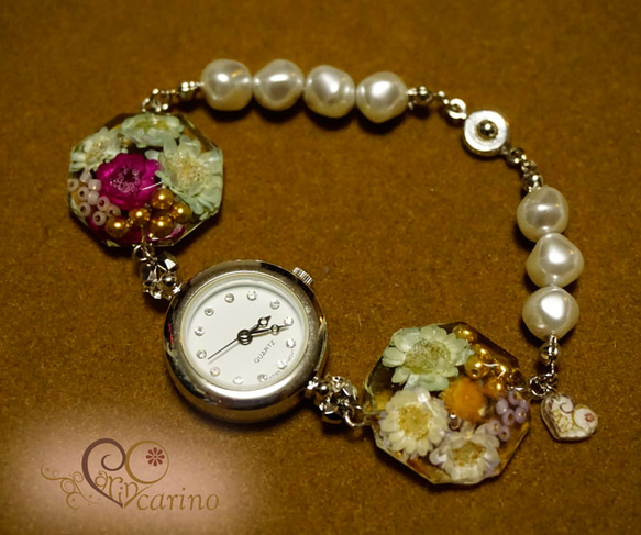 お花とパールの腕時計 1枚目の画像